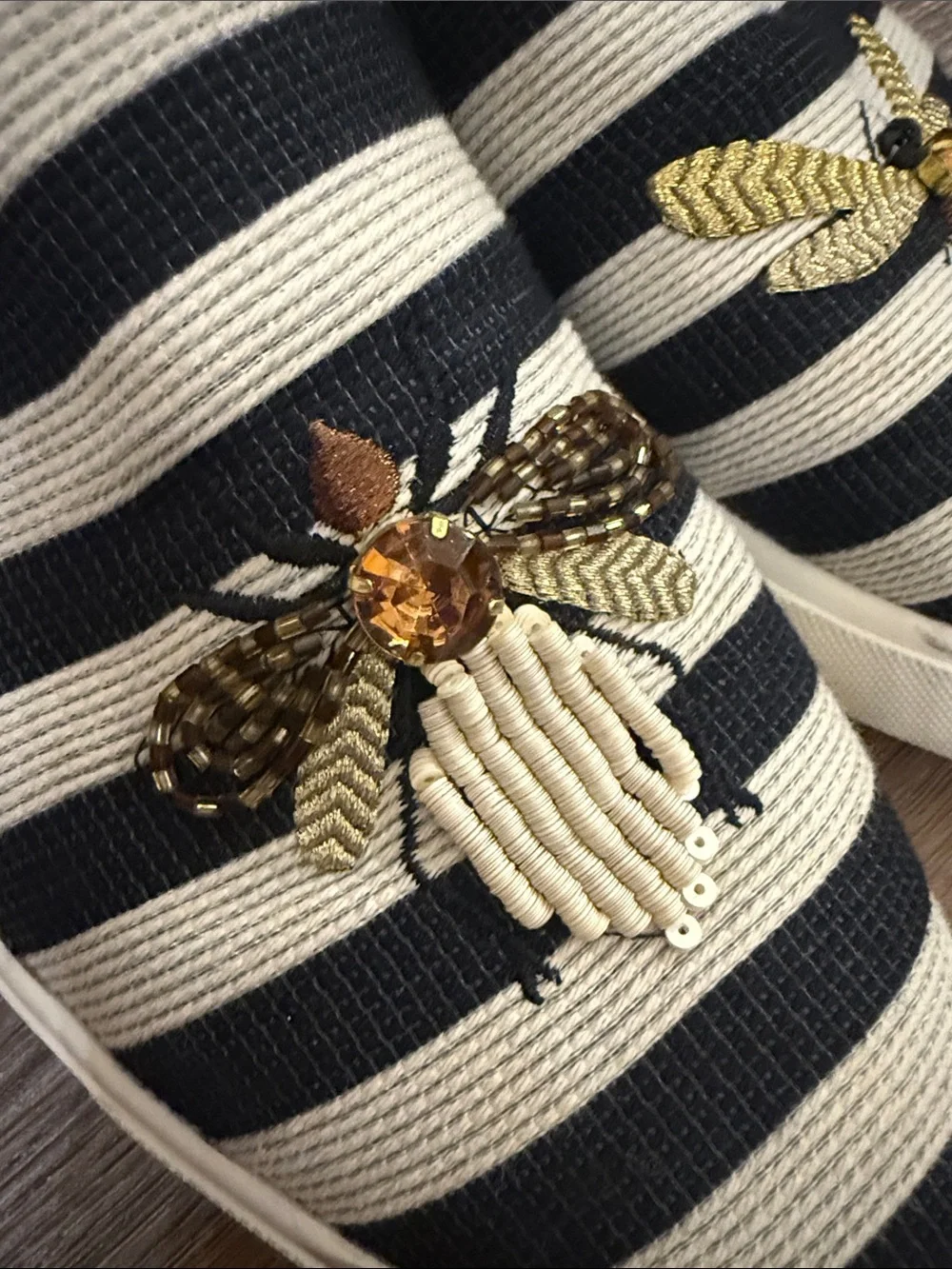 Sam Edelman Black & White Striped Slip-On Sneakers Embroidered bee Size 7.5